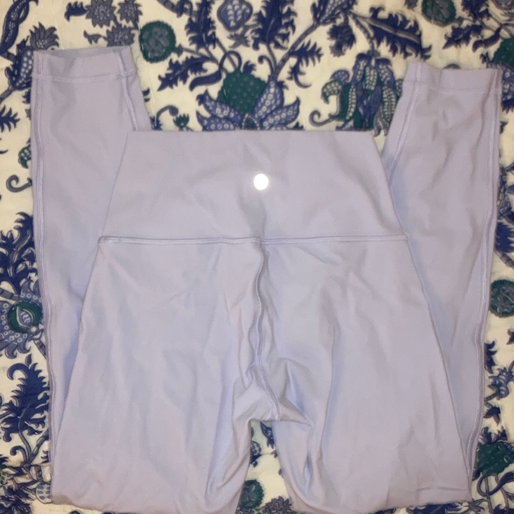 25” Lululemon leggings (hardly worn)